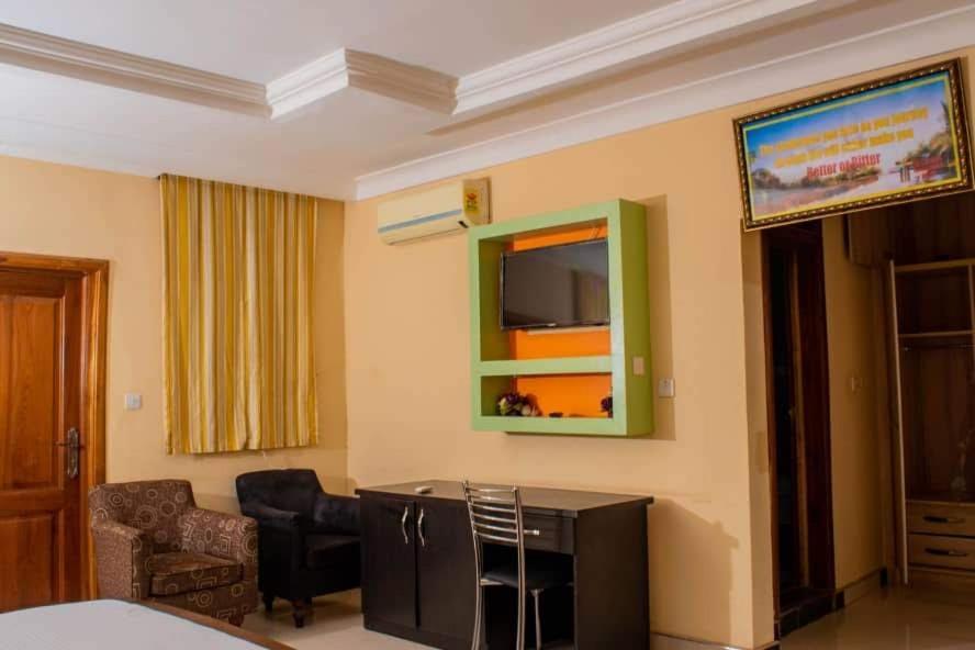 Dc Ambassadors Hotel Dawhwenya Buitenkant foto