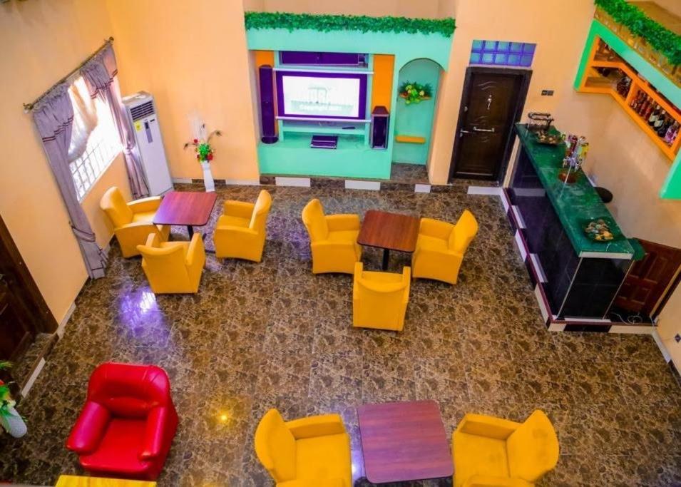 Dc Ambassadors Hotel Dawhwenya Buitenkant foto