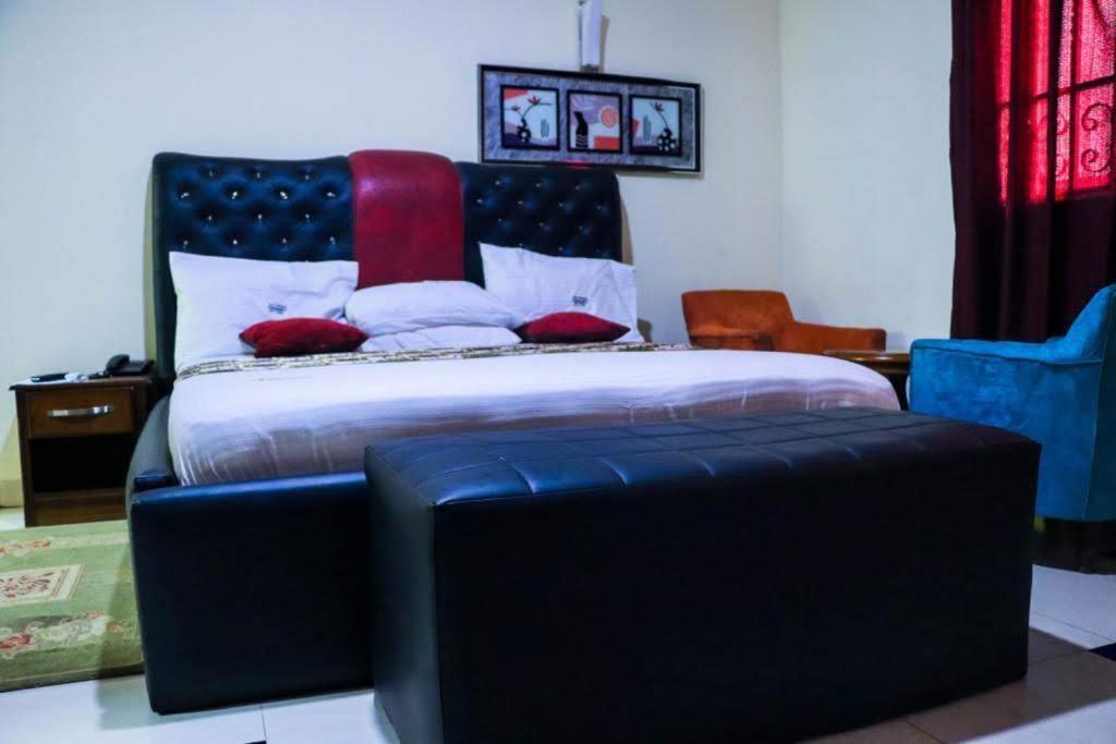 Dc Ambassadors Hotel Dawhwenya Buitenkant foto