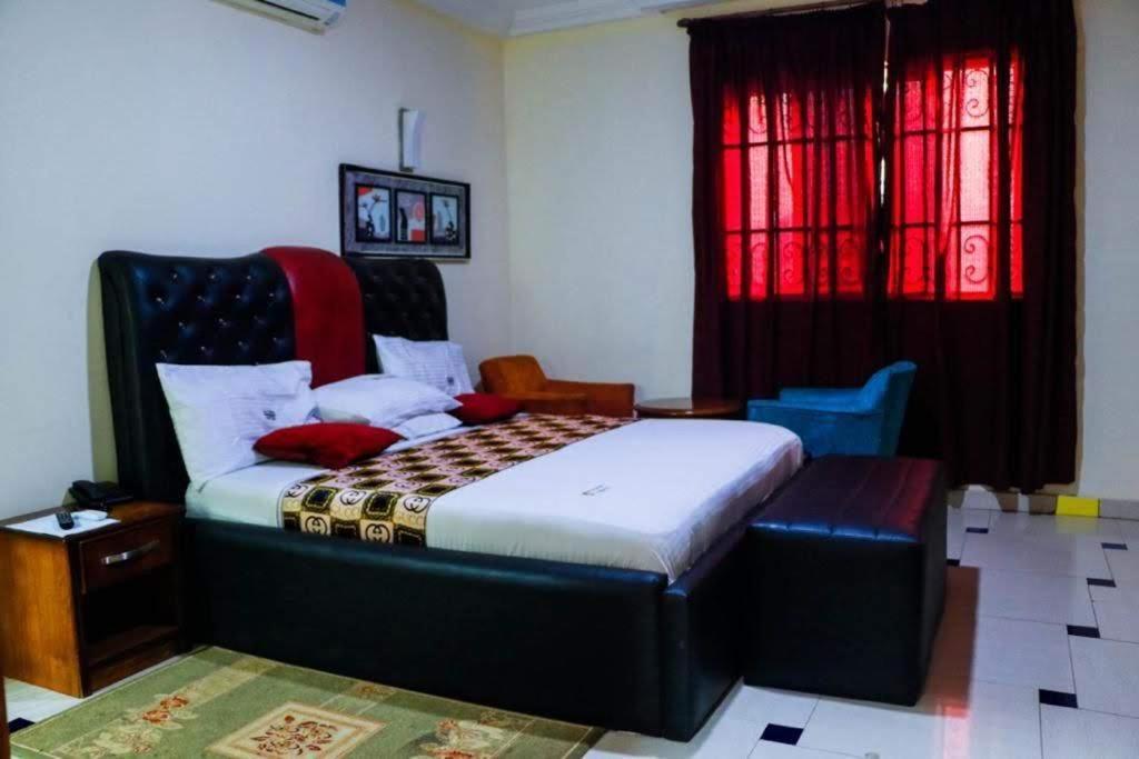 Dc Ambassadors Hotel Dawhwenya Buitenkant foto