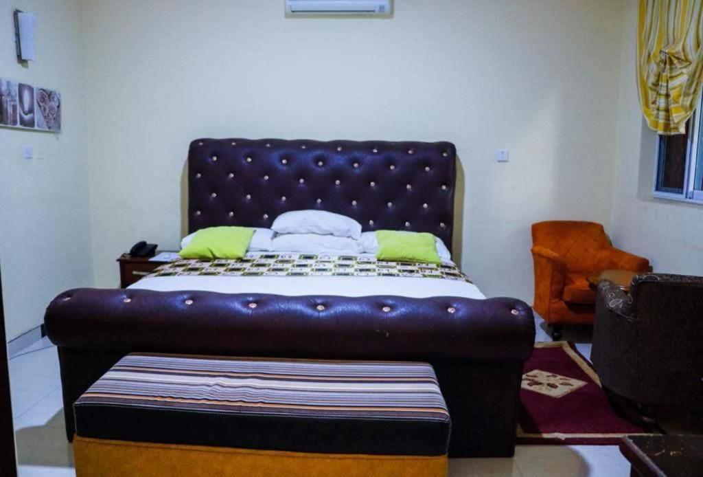 Dc Ambassadors Hotel Dawhwenya Buitenkant foto