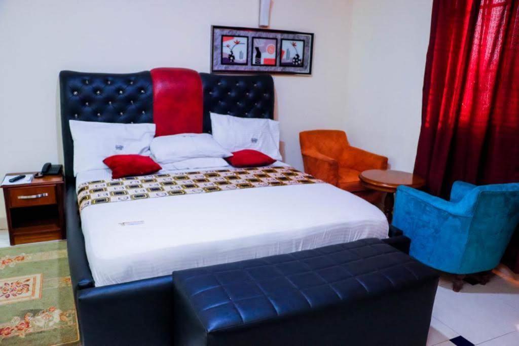 Dc Ambassadors Hotel Dawhwenya Buitenkant foto